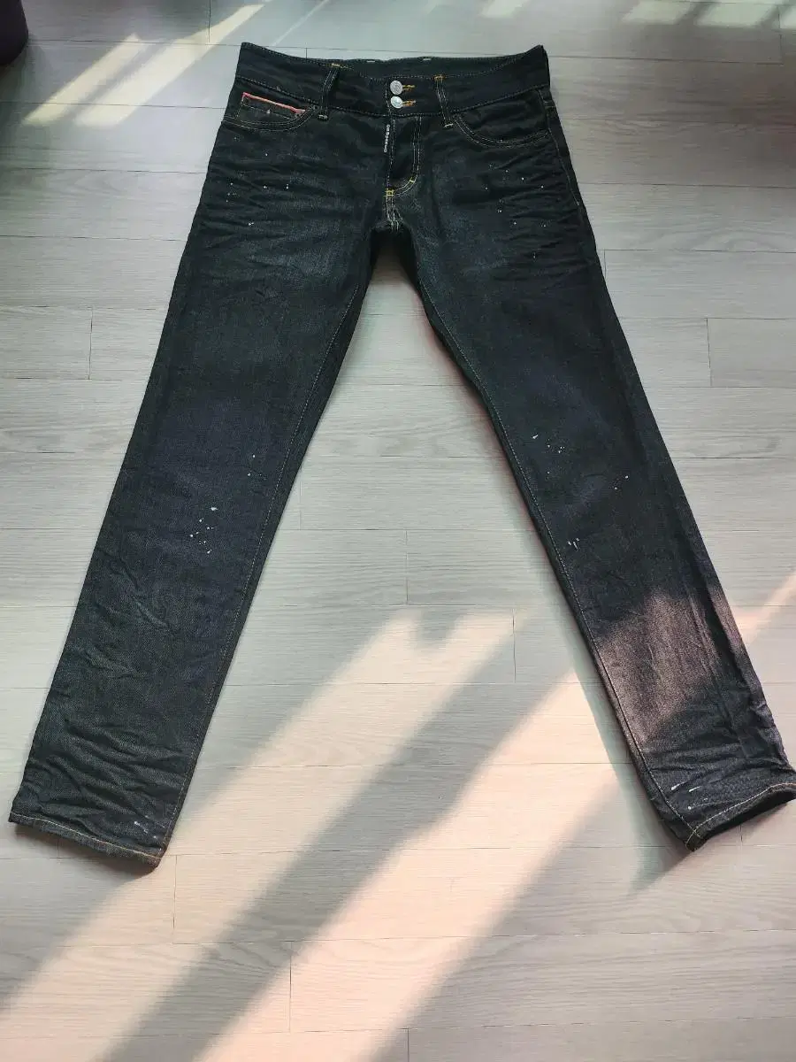 정품 디스퀘어드2 Black Painted Jean -eu46